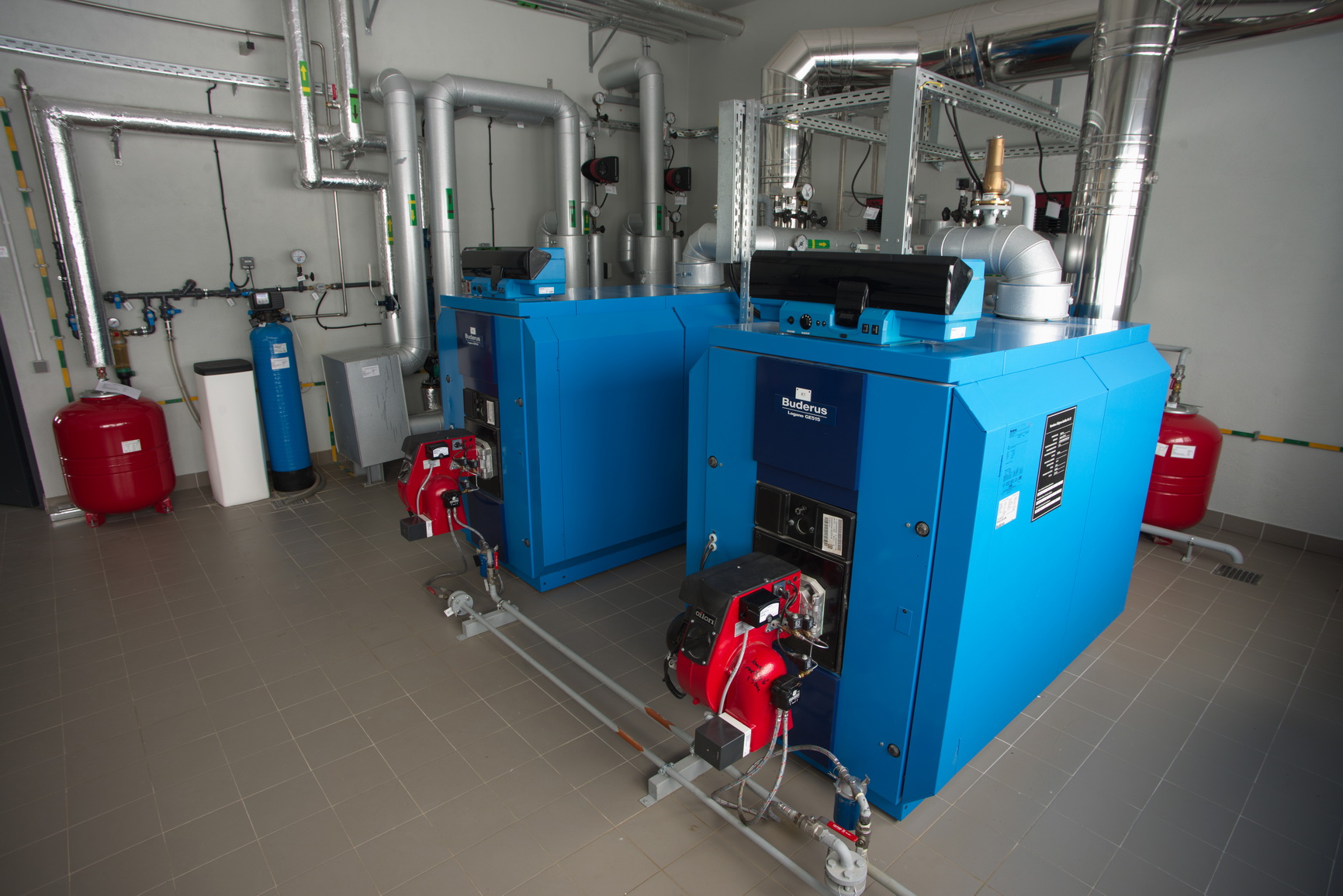 Boiler house solution with 2×295 kW hot water boilers for mineral water producer
