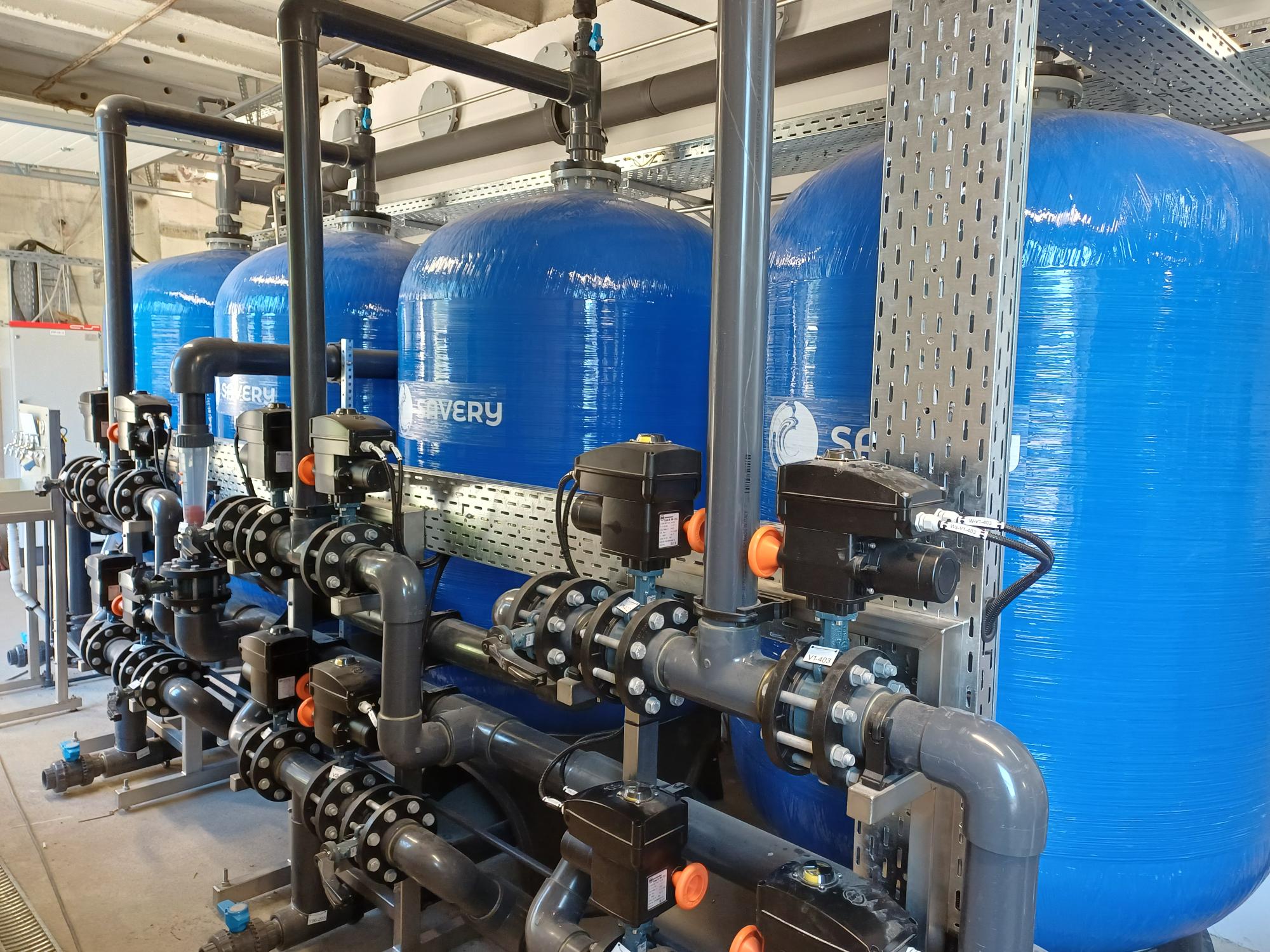 Groundwater-to-process-water treatment system for textile production